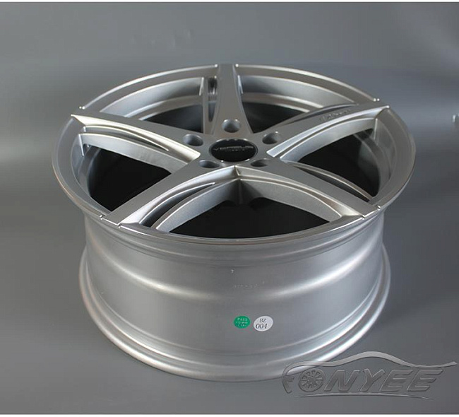 картинка Новые диски Ezhart R18 5x120 ET30 J9 серебро магазин  StreetTuning 