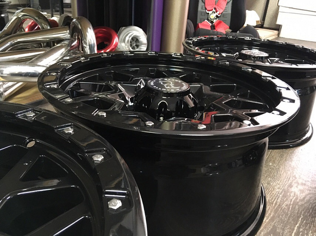 картинка Новые диски Black Rhino Sprocket R17 5X150 ET-25 J8,5 черный глянец магазин  StreetTuning 