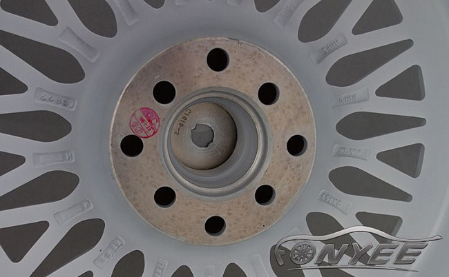 картинка Новые диски BBS RS R17 4X100/4X114,3 ET35 J7,5 белый глянец + серебристые болтики магазин  StreetTuning 