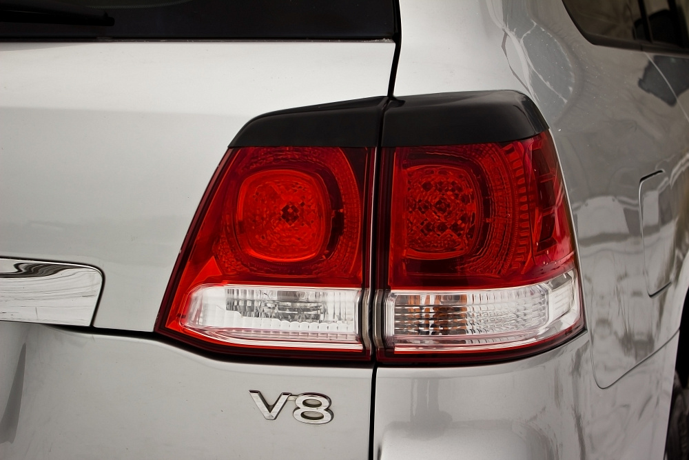 картинка Toyota LC 200 2007—2011 Накладки на задние фонари (реснички) от магазина  StreetTuning