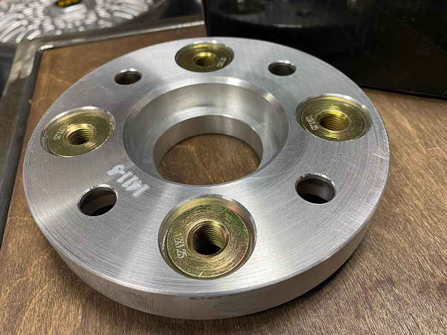 картинка Проставка Starleks 20 мм 4x108 цо 65.1 футорочная 12х1.25 - РФ магазин  StreetTuning 