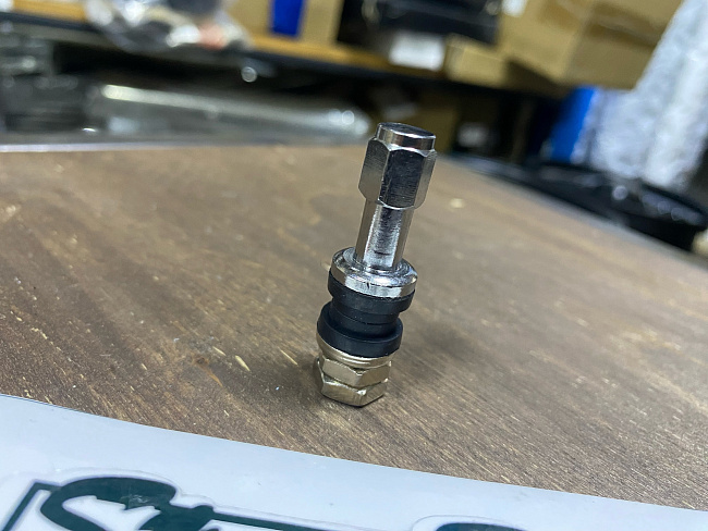 картинка Ниппель (вентиль) для бескамерной шины разборный, хром, H-42 мм, VS-6 магазин  StreetTuning 