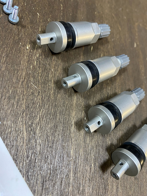 картинка Ниппели (вентили) под датчик, разборные TPMS-02, серые, 4 шт магазин  StreetTuning 