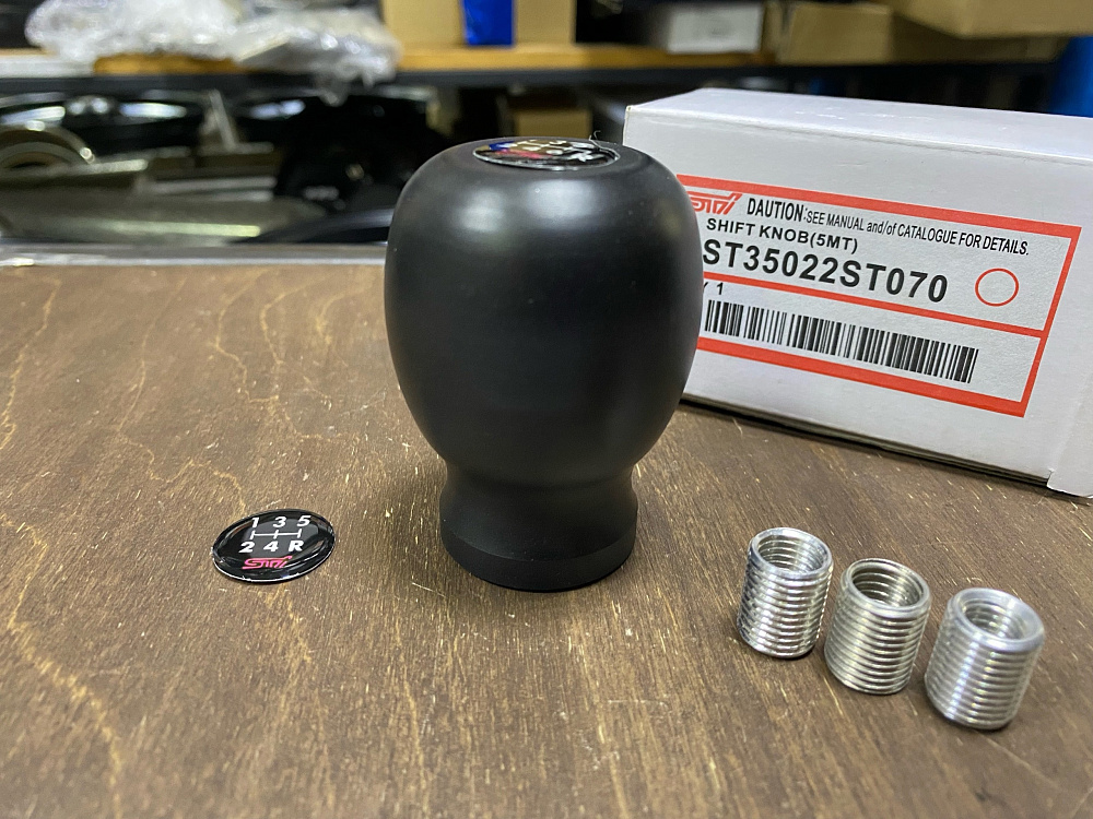 картинка Ручка КПП STI для Subaru OEM: ST35022ST070 "черная" 5-6MKПП тип 2 от магазина  StreetTuning