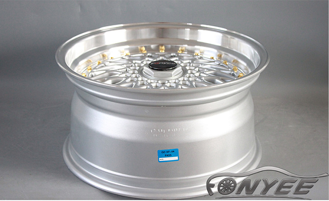 картинка Новые диски BBS RS R17 4X100/4X108 ET15 J10 серебро + золотистые болтики магазин  StreetTuning 