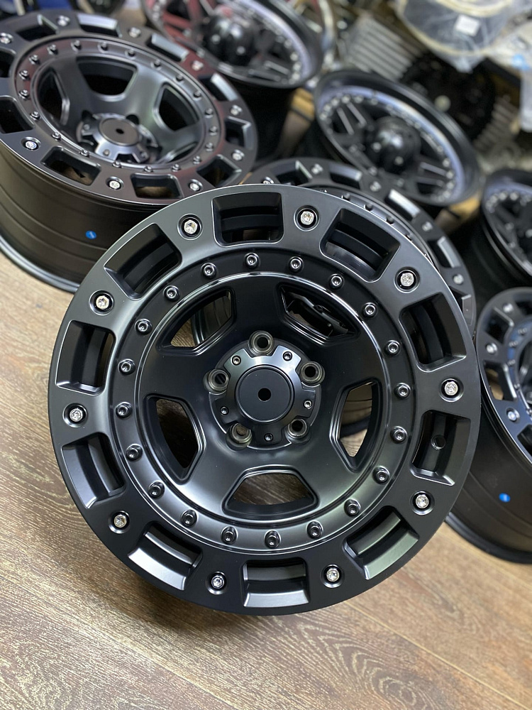 картинка Новые диски Black Rhino CINCO GLOSS BLACK R17 J9 ET -12 5X127 от магазина  StreetTuning