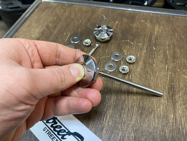 картинка Замки-защелки быстросъемные на бампер/капот, серебро, 25 мм /100 мм магазин  StreetTuning 