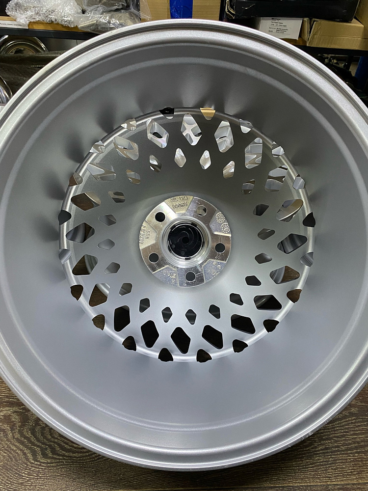 картинка Новые диски WCI CAST MT10 Replika R18 J8.5 ET40 5X108, серебро от магазина  StreetTuning