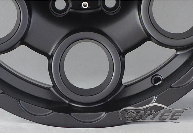 картинка Новые диски Black Rhino Magnus R17 5X139,7 ET0 J8 черный мат магазин  StreetTuning 