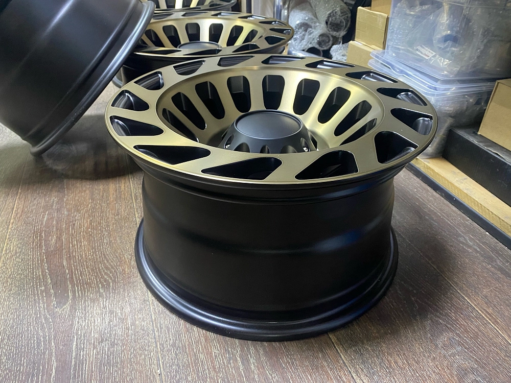 картинка Новые диски Black Rhino Madness R15 J8 ET (-10) 6X139.7 ЦО 108 от магазина  StreetTuning