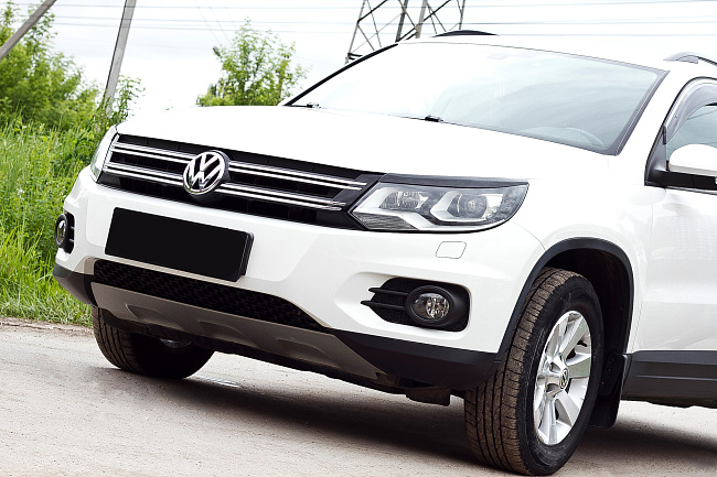 картинка Volkswagen  Tiguan 2011-2015 Накладки на передние фары (реснички) компл.-2 шт. магазин  StreetTuning 