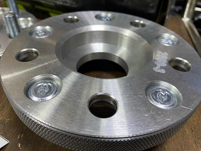 картинка Проставка переходная 20 мм 5x112-5x114.3,ЦО 66.6-60.1 шпилька 12x1.5 магазин  StreetTuning 