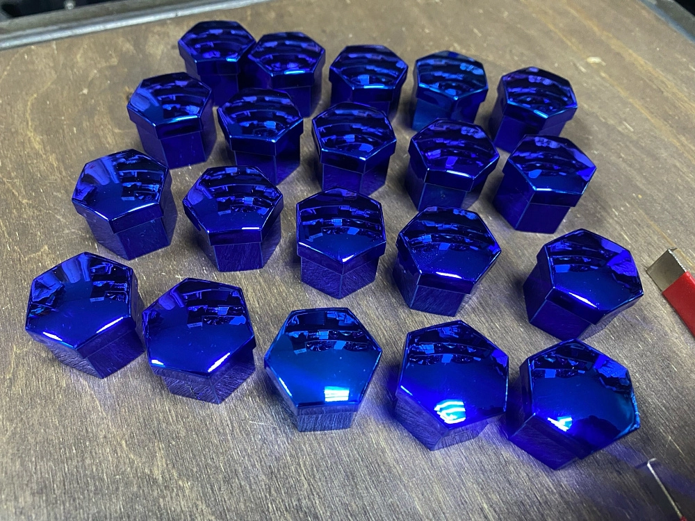 картинка Декоративные колпачки для колесных гаек и болтов под 17 й ключ, темно синие от магазина  StreetTuning