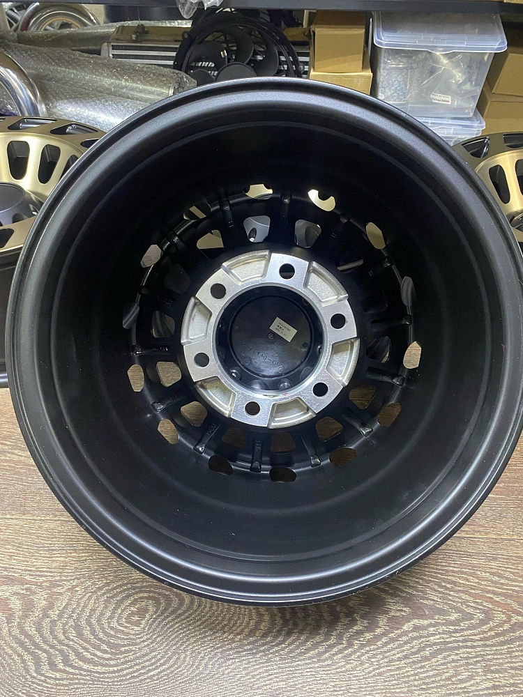 картинка Новые диски Black Rhino Madness R15 J8 ET (-10) 6X139.7 ЦО 108 от магазина  StreetTuning