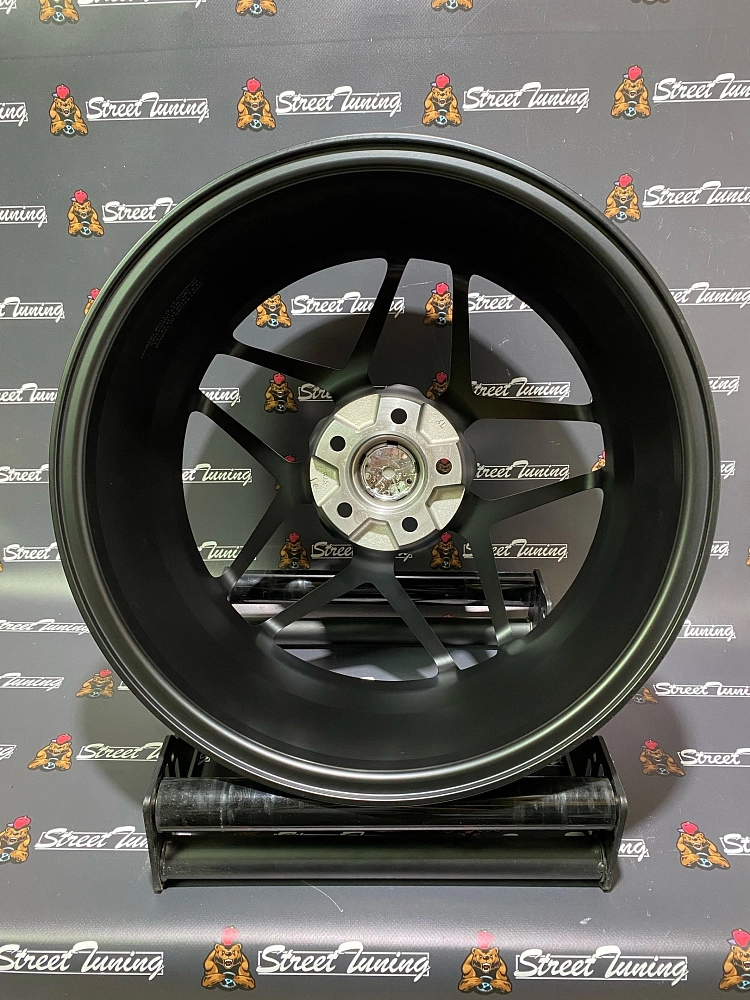 картинка Новые диски HRE FF11 Flow Forming R18 J8 ET35 5X108, Black Mat от магазина  StreetTuning