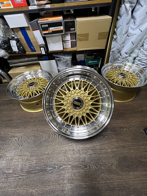 картинка Новые диски BBS RS R17 J8.5 ET30 4x100/114.3 золотые + полировка магазин  StreetTuning 