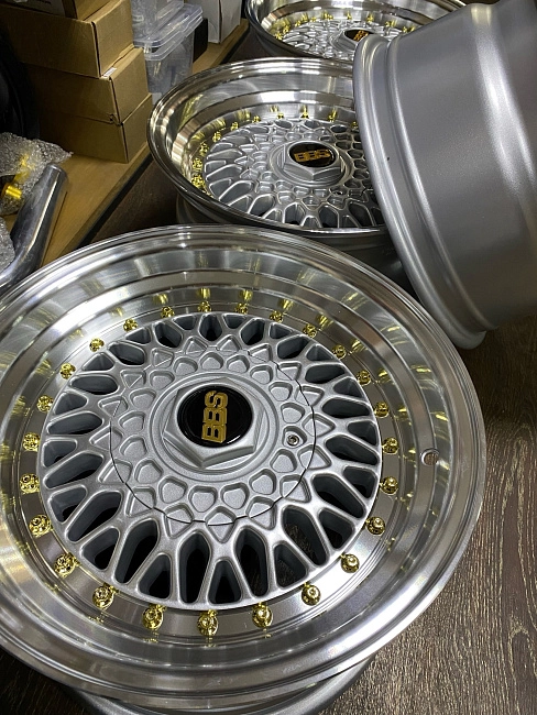 картинка Новые диски BBS RS R15 J8 ET20 4x100/114.3 серебро магазин  StreetTuning 