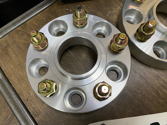 картинка Проставка Starleks 30 мм 5x114.3 цо 64.1 шпилечная M12x1,5 Silver магазин  StreetTuning 