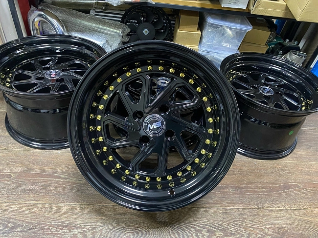 картинка Новые диски MS R15 J9 ET25 4X100, черный глянец магазин  StreetTuning 