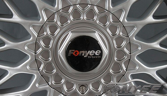 картинка Новые диски BBS RS R17 5X100/5X112 ET30 J8,5 серебро + золотистые болтики магазин  StreetTuning 