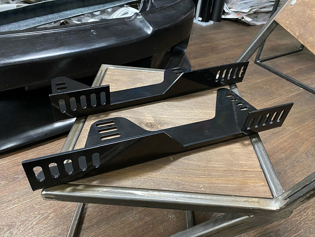 картинка Кронштейны крепления спортивного сиденья (ковша, универсальный магазин  StreetTuning 