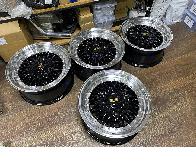 картинка Новые диски BBS RS R16 J8 ET25 4x100/4X114.3 черные+ полировка магазин  StreetTuning 