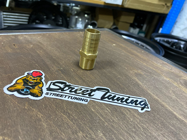 картинка Фитинг-штуцер под шланг 20 мм - резьба 1/2 NPT латунь магазин  StreetTuning 