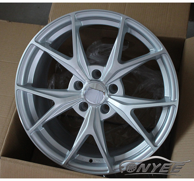 картинка Новые диски Strasse R18 5х114,3 ET40 J8,5 серебро магазин  StreetTuning 