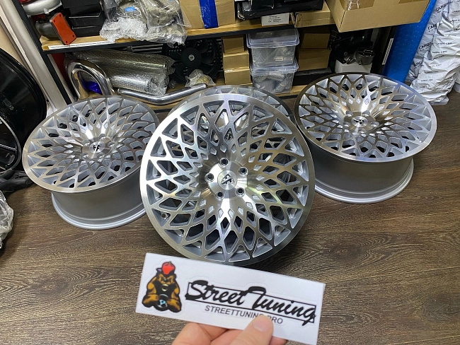 картинка Новые диски WCI CAST MT10 Replika R18 J8.5 ET40 5X108, серебро магазин  StreetTuning 