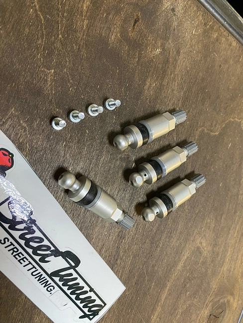 картинка Ниппели (вентили) под датчик, разборные TPMS-14, серые, 4 шт магазин  StreetTuning 