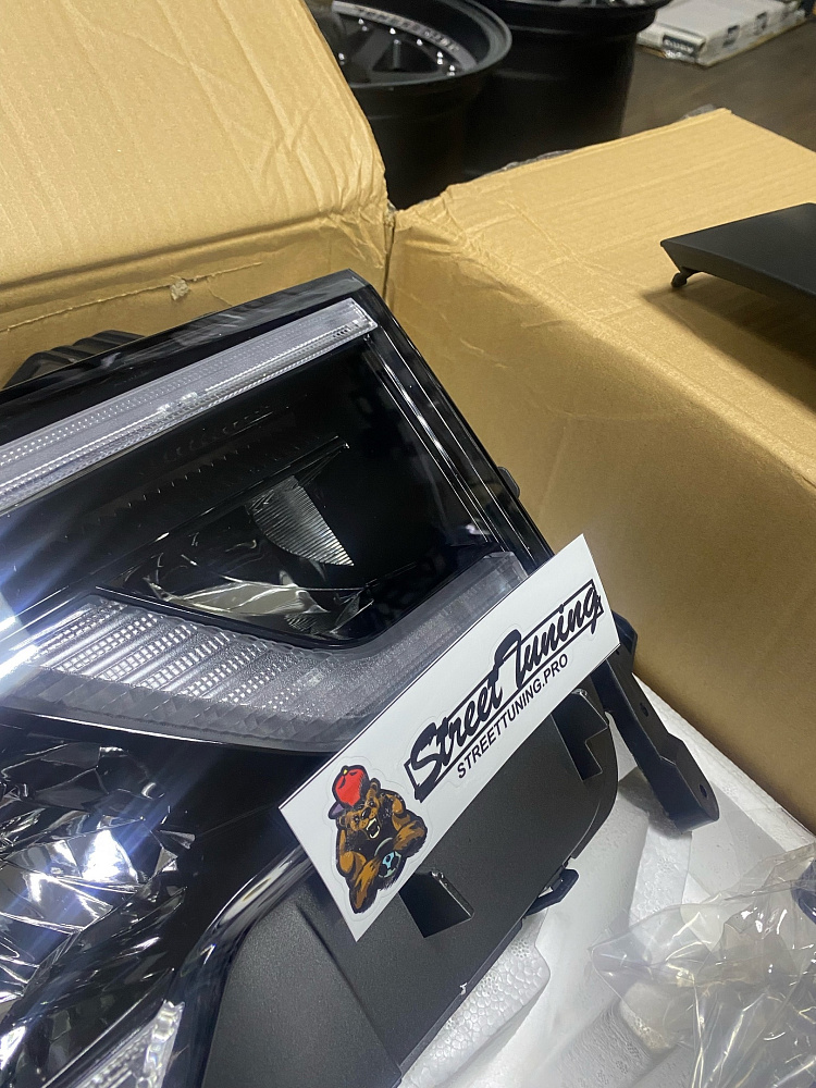 картинка Передние LED фары для Toyota Tundra 07-13г / Toyota Sequoia 07-17г от магазина  StreetTuning