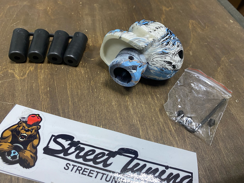 картинка Ручка КПП "Череп", цветной принт от магазина  StreetTuning