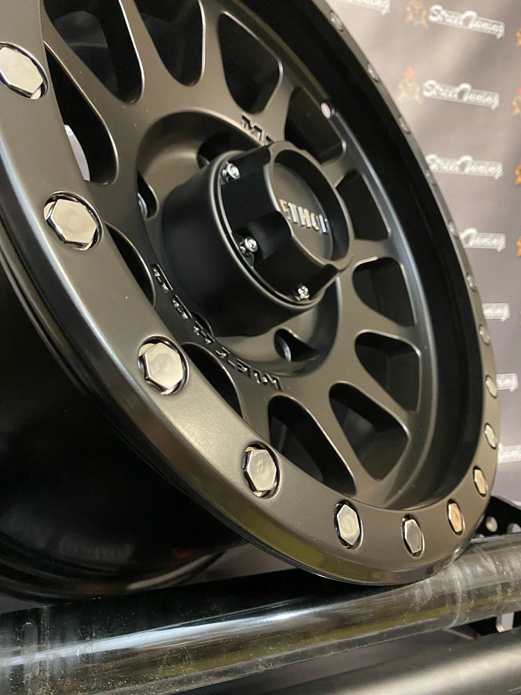 картинка Новые диски METHOD R15 J8 ET0 5x150 Black от магазина  StreetTuning