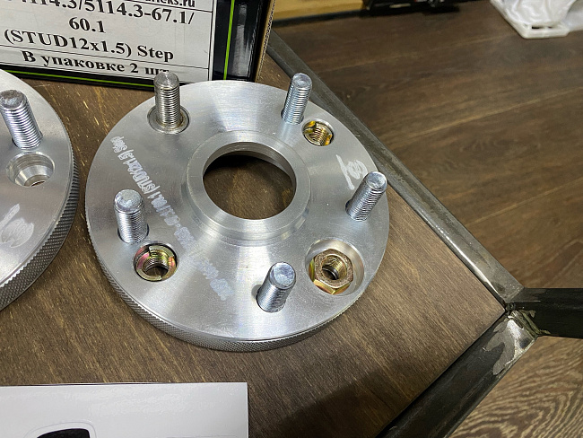 картинка Проставка переходная 20 мм с 4x114.3 цо 67.1 на 5x114.3 цо 60.1 магазин  StreetTuning 