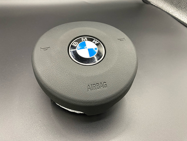 картинка Руль BMW E90 E92 E70 E71 с подушкой в стиле M3 F80, эко-кожа, без подогрева магазин  StreetTuning 