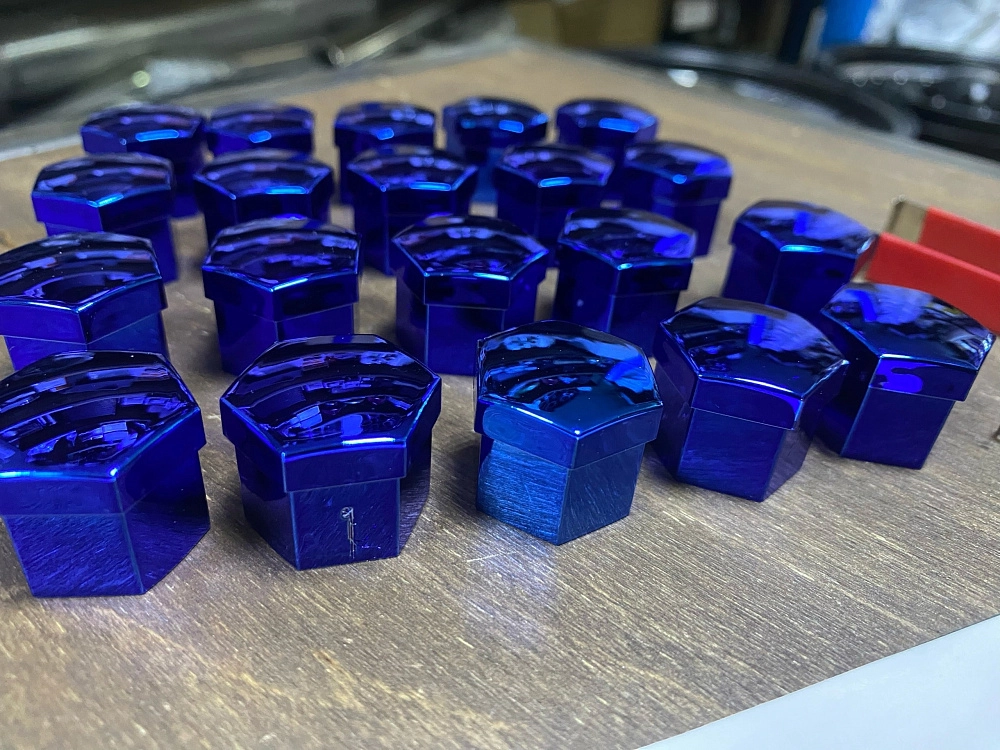 картинка Декоративные колпачки для колесных гаек и болтов под 17 й ключ, темно синие от магазина  StreetTuning