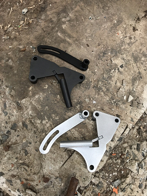 картинка Кронштейн для переноса генератора на двигателях Subaru EJ-серии, разворот впускного коллектора магазин  StreetTuning 