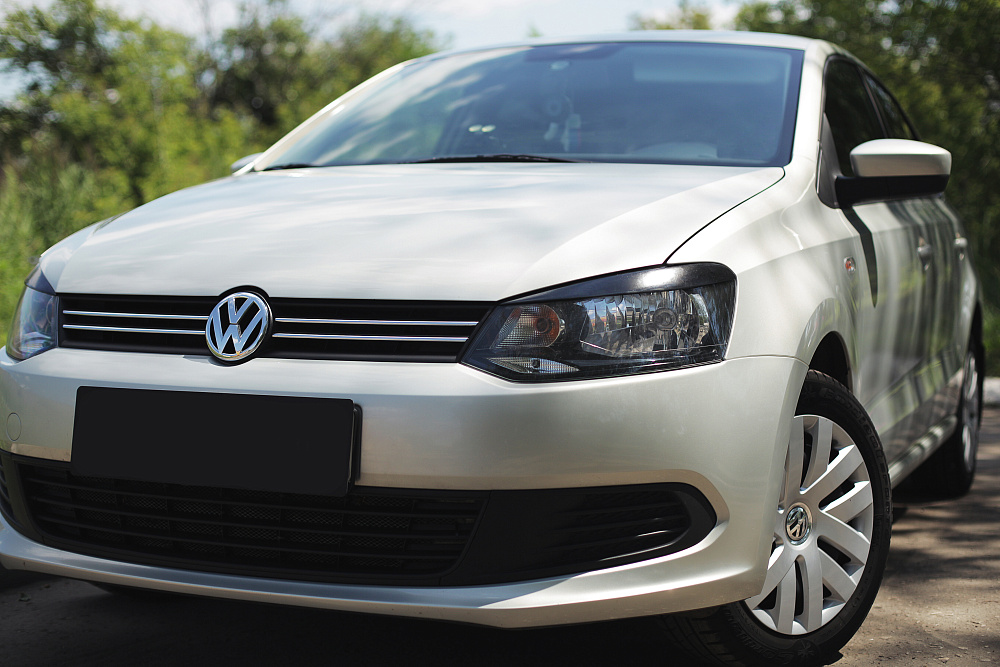 картинка Volkswagen  Polo V 2009—2016 Накладки на передние фары (реснички) компл.-2 шт. Вариант 2 от магазина  StreetTuning
