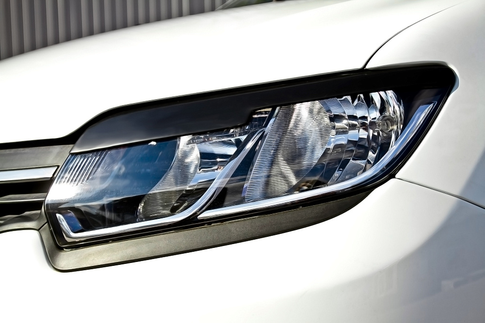 картинка Renault Sandero II 2014—н.в Накладки на передние фары (реснички) компл.-2 шт. от магазина  StreetTuning