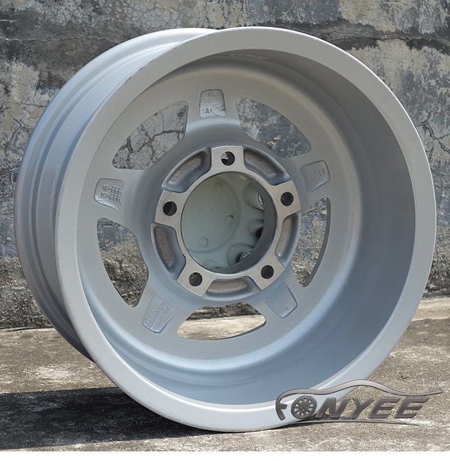 картинка Новые диски MVF-955 R15 5X139,7 ET-25 J7 серебро + полированная полка магазин  StreetTuning 