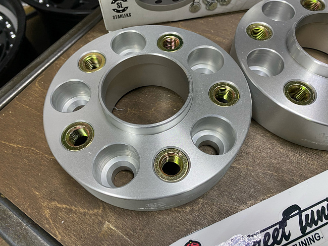 картинка Проставка Starleks 35 мм 5x112, FUT14x1.5 цо 66,6 Silver магазин  StreetTuning 