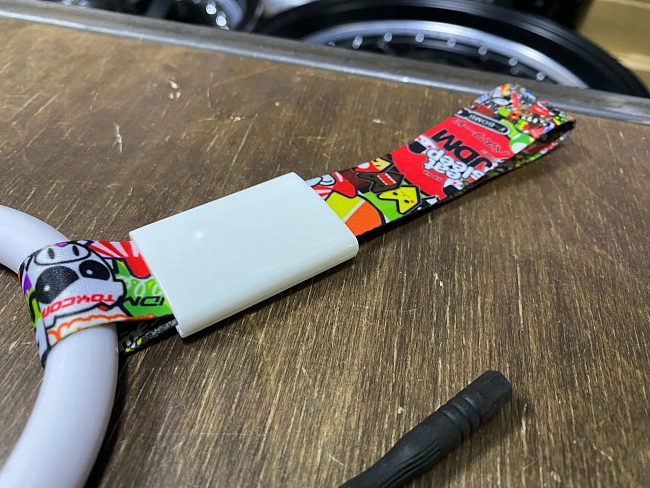 картинка Цурикава "Кольцо" JDM, цвет белый, ремешок Stickerboom магазин  StreetTuning 