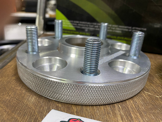 картинка Проставка переходная 20 мм 5x112-5x114.3,ЦО 66.6-60.1 шпилька 12x1.5 магазин  StreetTuning 