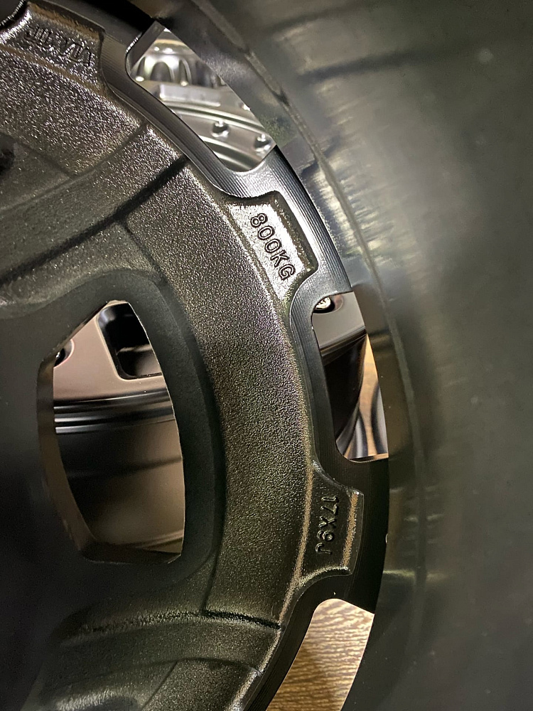 картинка Новые диски Black Rhino CINCO GLOSS BLACK R17 J9 ET -12 5X127 от магазина  StreetTuning