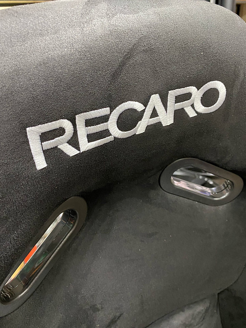 картинка Сиденье спортивное "Ковш" Recaro Rac большой размер, черное замшевое. магазин  StreetTuning 