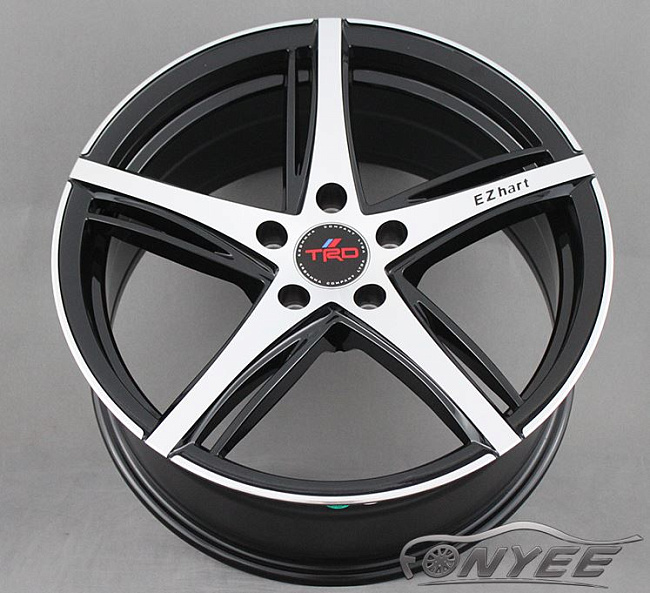 картинка Новые диски Ezhart R18 5x114,3 ET35 J8 черный мат + серебро магазин  StreetTuning 