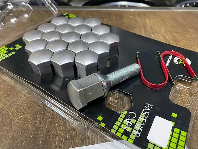 картинка Декоративные колпачки для колесных гаек и болтов под 21й ключ, серые матовые магазин  StreetTuning 