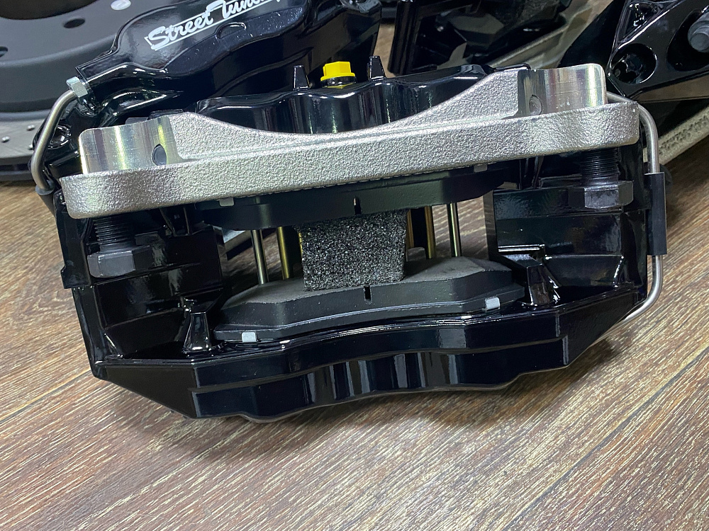 картинка Тормозная система StreetTuning для Toyota LC200, Lexus LX570 от магазина  StreetTuning