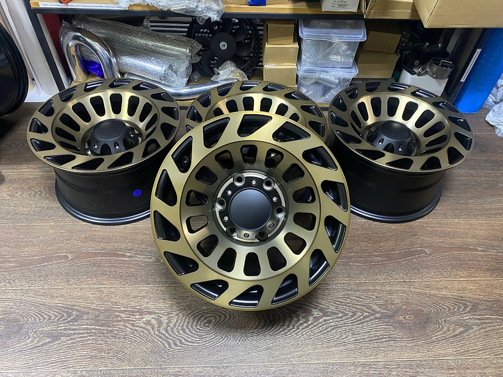 картинка Новые диски Black Rhino Madness R15 J8 ET (-10) 6X139.7 ЦО 108 от магазина  StreetTuning