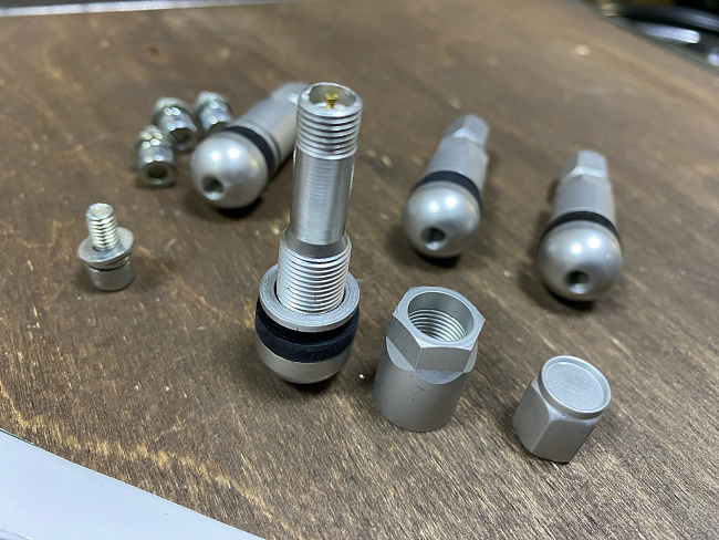 картинка Ниппели (вентили) под датчик, разборные TPMS-01, серые, 4 шт магазин  StreetTuning 